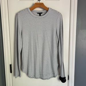 Banana Republic crew neck knit top - excellent used condition